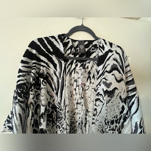 NEW! Vince Camuto Black and White Women's Wrap, Kimona, Ruana Style OSFM - Picture 7 of 16